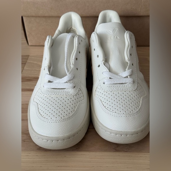 Veja V-10 Chromefree Leather Extra-White Platine Size 36 US 5 - Picture 8 of 11